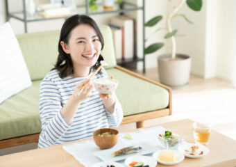 よく噛んで食べる